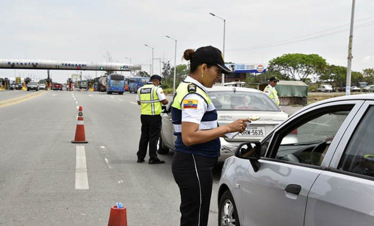 CTE intensifica inspecciones de buses para garantizar seguridad en feriado