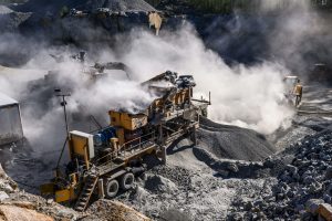 Cámara de Minería de Ecuador alerta sobre riesgos de la nueva tasa de fiscalización minera