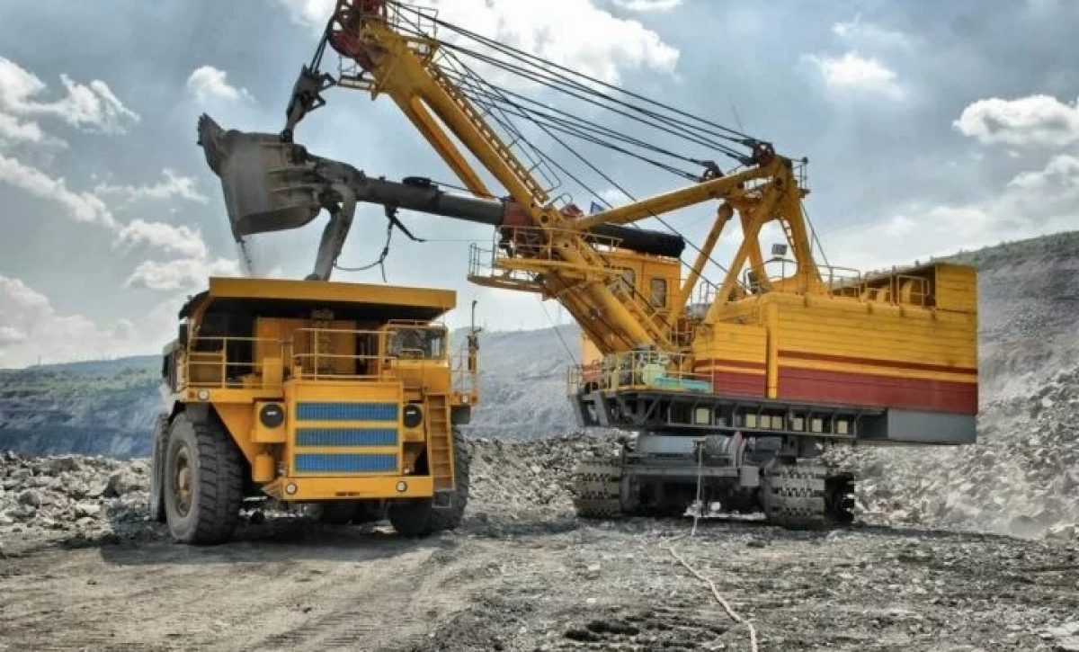 Cámara de Minería pide suspender la tasa de supervisión y control minera en Ecuador.