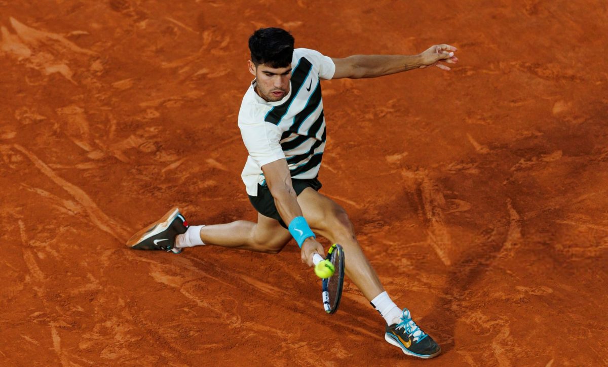Carlos Alcaraz arrasa a Tommy Paul y avanza a semifinales de Roland Garros