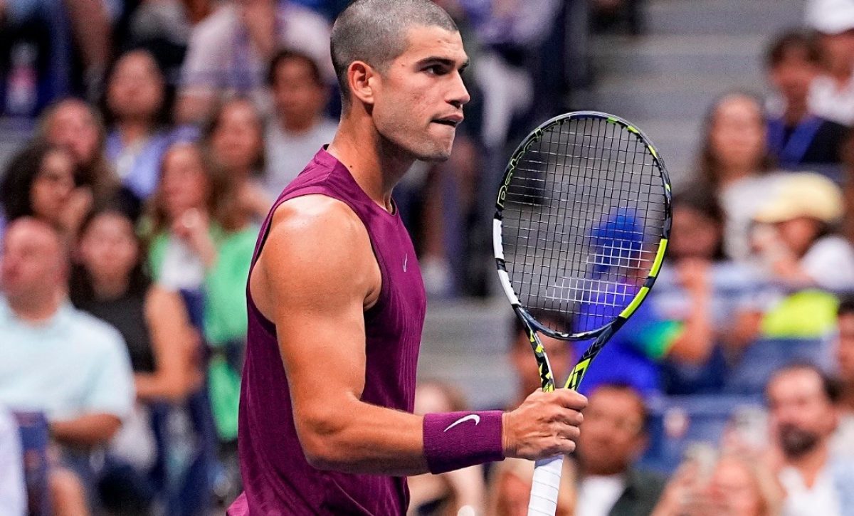 Carlos Alcaraz debuta con victoria en el US Open 2025 y sorprende con nuevo look