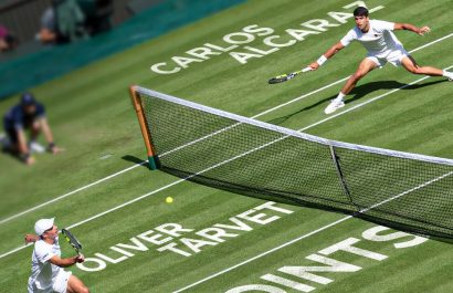 Carlos Alcaraz vence a Tarvet y avanza con firmeza a la tercera ronda de Wimbledon 2025