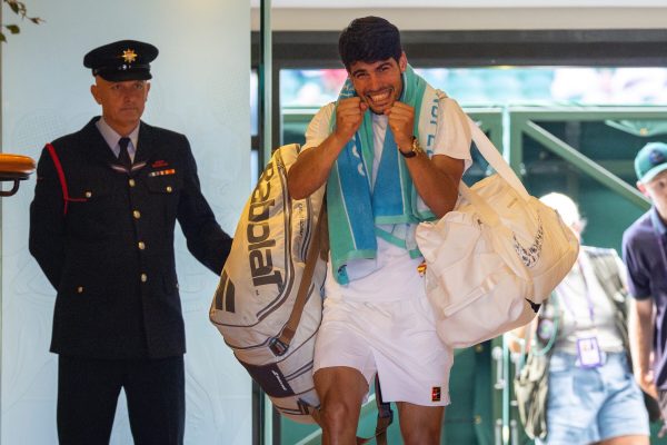 Carlos Alcaraz vence a Taylor Fritz y se cita con la historia en su tercera final en Wimbledon