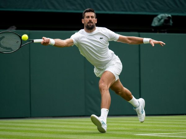 Carlos Alcaraz y Novak Djokovic practican juntos en el All England Club