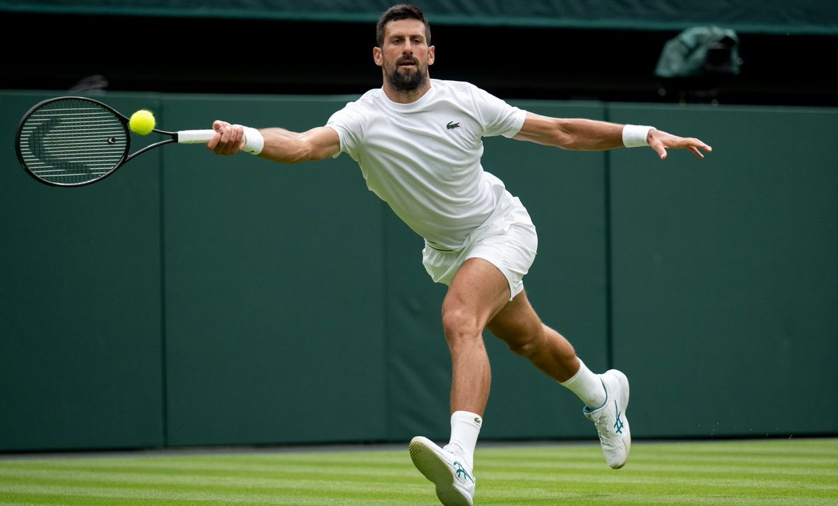 Carlos Alcaraz y Novak Djokovic practican juntos en el All England Club