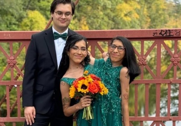 Carmen Andrade, gemela siamesa mexicana de 25 años, ha captado la atención mundial por compartir su vida diaria junto a su hermana