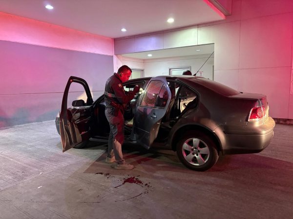 El el carro que se movilizaba Marcelo Ruiz, quedaron las huellas de los disparos.