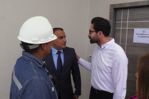 El alcalde Javier Pincay y el rector de la UTM, Santiago Quiroz, recorrieron la obra.