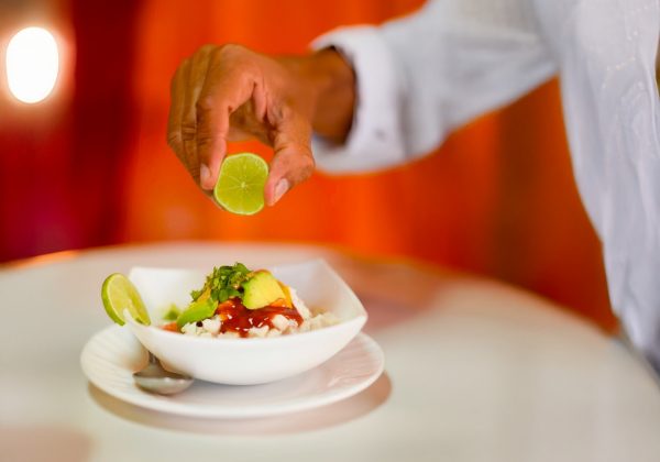 El ceviche de pescado con maní, es uno de los platos típicos de Jipijapa.