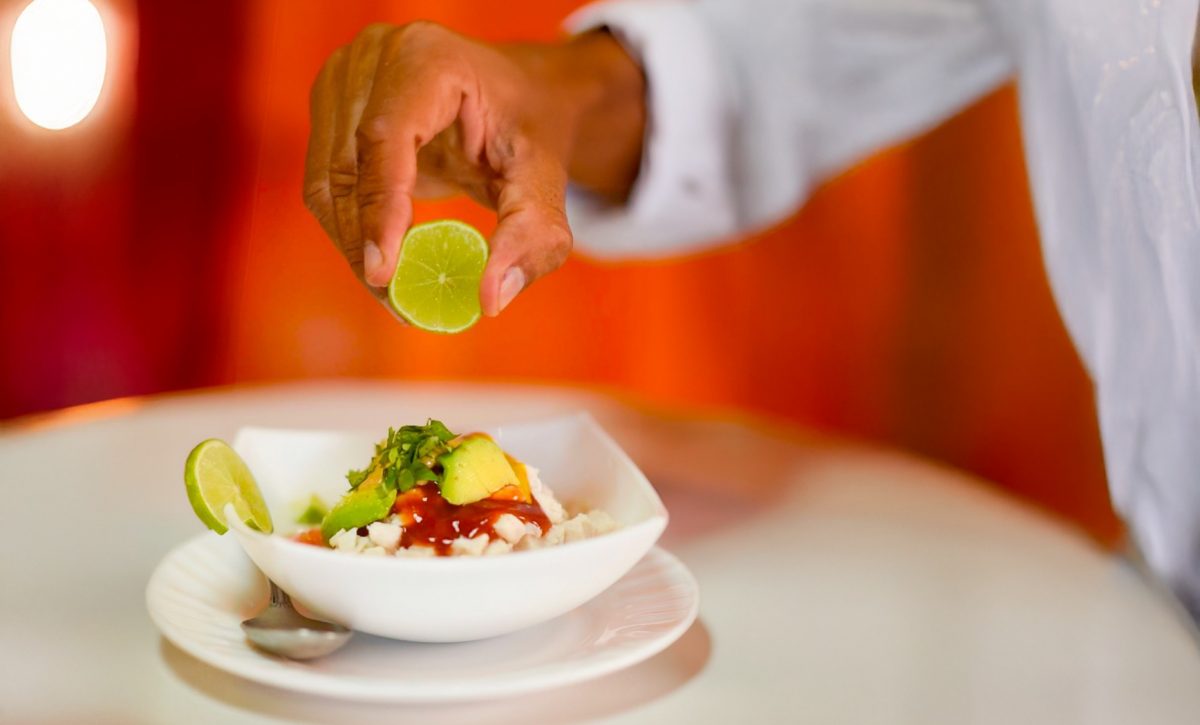 El ceviche de pescado con maní, es uno de los platos típicos de Jipijapa.