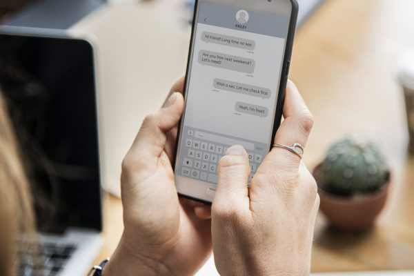 ChatMigrante: nueva herramienta de inteligencia artificial para inmigrantes en Estados Unidos