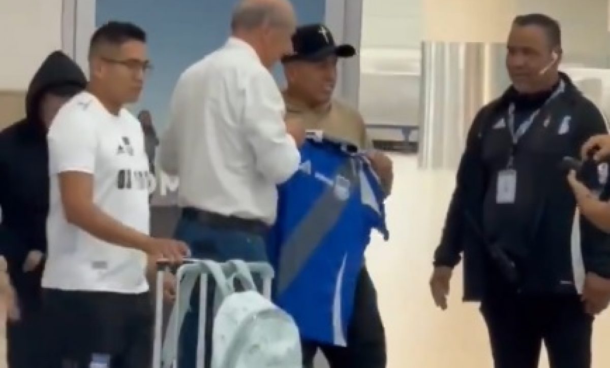 Christian Cueva arriba a Guayaquil para firmar con Emelec en la LigaPro