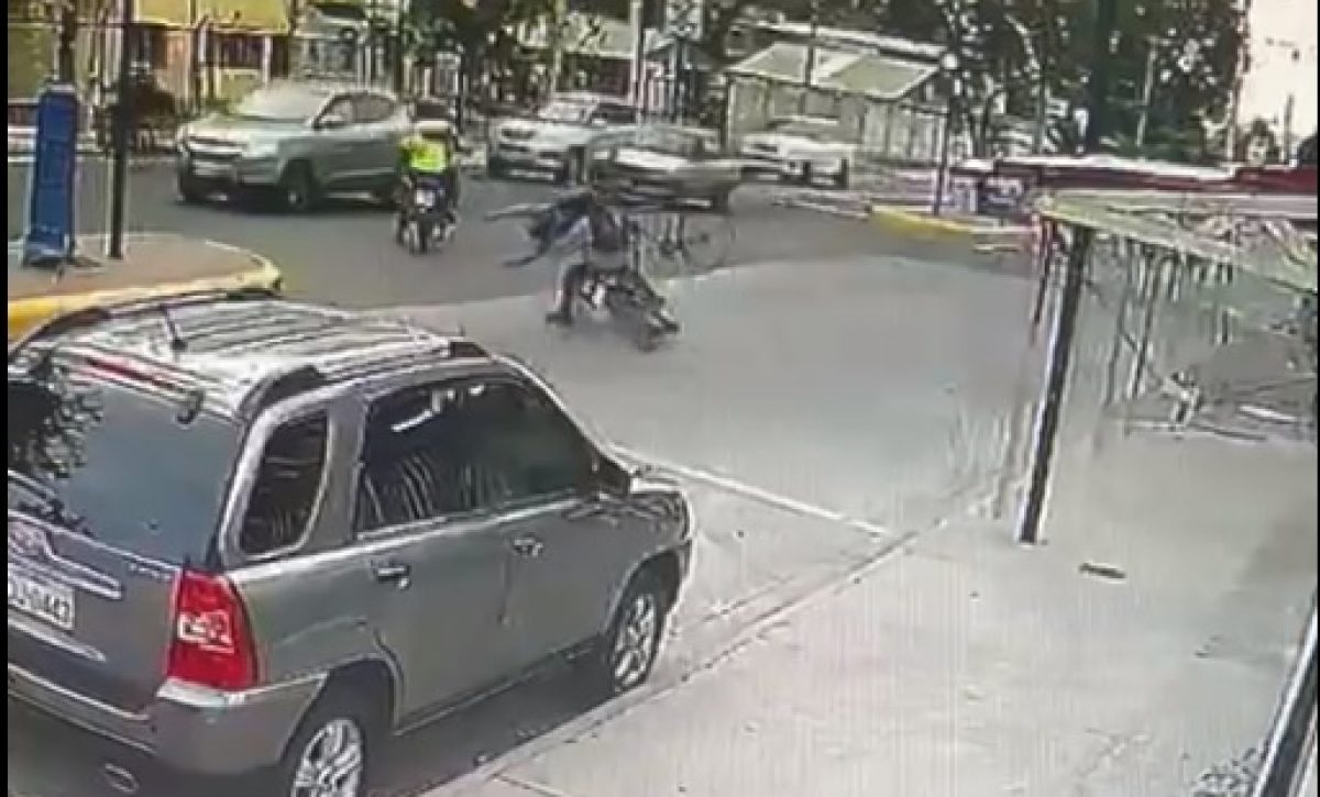 Ciclista-y-motociclista-sufren-accidente-en-Portoviejo