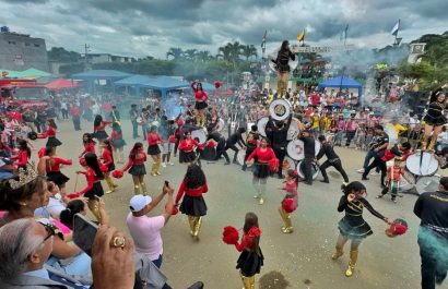 Civismo y religiosidad por los 97 años de la parroquia San Isidro, de Sucre