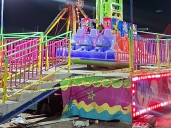 Colapsa juego mecánico “el martillo” durante una feria dejando 2 muertos y 15 heridos en el estado de Nuevo León, México. (Protección Civil y Bomberos El Carmen).