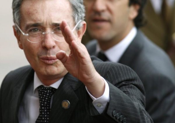 Colegio Colombiano de Juristas alerta sobre irregularidades en la sentencia que condena a Álvaro Uribe a prisión domiciliaria