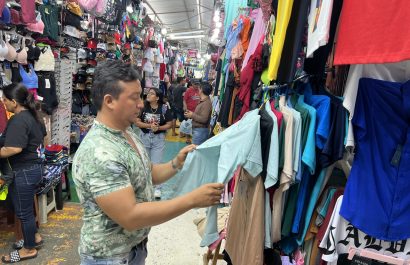 Roddy Almache, dijo que las ventas no han sido las mejores. Espera que mejoren este domingo.