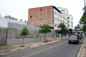 El terreno donde estaba ubicada la  Casa Metalli, queda en la calle Chile entre 10 de Agosto y Córdova.