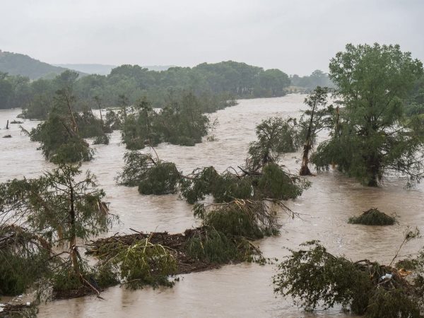 Crecida del río Guadalupe en Texas deja al menos 27 muertos y decenas de niñas desaparecidas