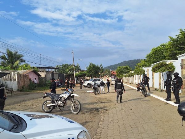Crimen en Portoviejo: Un hombre, identificado como Gustavo Cabrera, fue asesinado después de un sepelio en el cementerio de la ciudadela San Jorge. (El Diario)