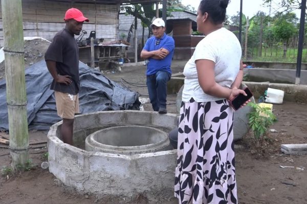 Cuatro hombres mueren asfixiados al intentar rescatar un cilindro de gas en un pozo de Quinindé