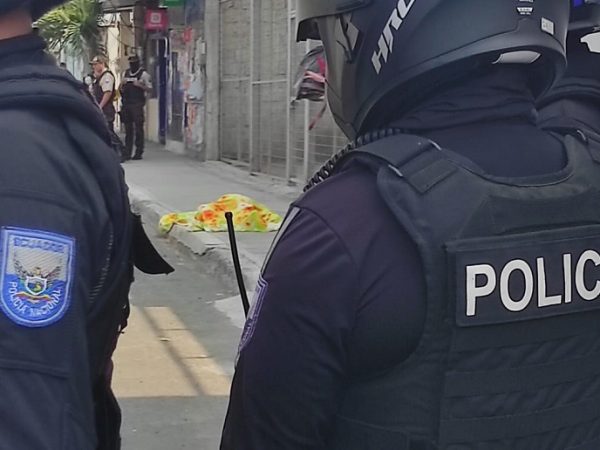 Cuatro personas, dos hombres y dos mujeres, asesinadas a balazos, dejó un ataque armado en el cantón Sucre, en la provincia de Manabí.