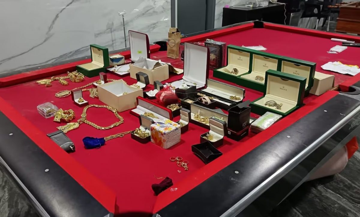 Cuatro relojes con un valor cercano a los 120 mil dólares se encontraron en la casa, donde se detuvo a José Adolfo Macías Villamar, alias Fito.