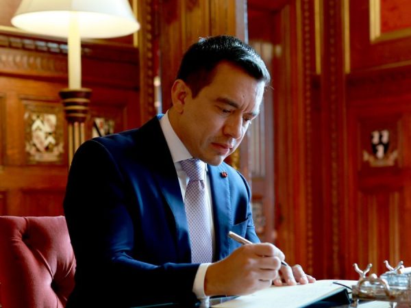 Daniel Noboa señala como grupos armados organizados al "Frente Oliver Sinisterra", "Disidencias Comuneros del Sur" y "Comando de la Frontera".(Presidencia de Ecuador).