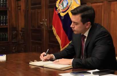 Daniel Noboa emite decretos para fusionar ministerios, conozca cuáles son las carteras de Estado que se unifican. (Daniel Noboa)