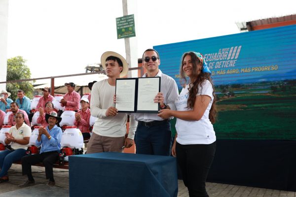 Daniel Noboa firmó el Decreto Ejecutivo, en la parroquia El Laurel, del cantón Daule, provincia de Guayas.