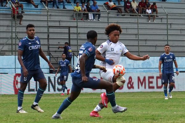 Delfín vence 1-0 a Universidad Católica y suma su segunda victoria consecutiva.
