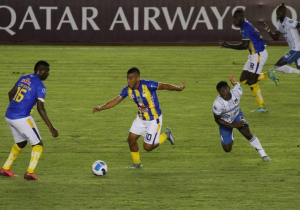 Macará y Delfín firman empate 0-0 en el estadio Bellavista.