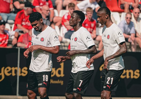 Denil Castillo y Midtjylland golean a Kups y acarician clasificación a fase de grupos