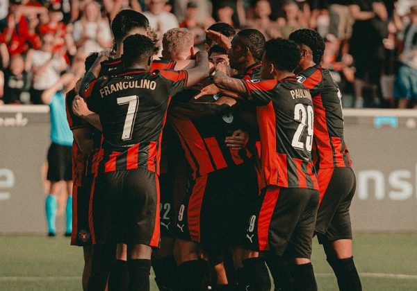 Denil Castillo y Midtjylland vencen a Fredrikstad y sella pase a Playoffs de Europa League