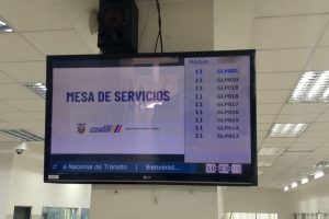 Denuncias por atención deficiente en la ANT Quito usuarios reportan caos y largas esperas