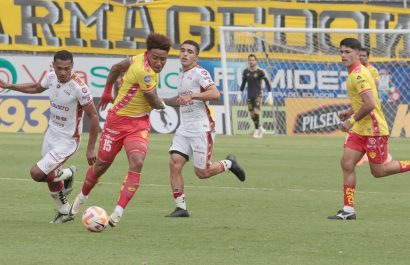 Deportivo Cuenca derrotó 3-1 a Aucas en el estadio Gonzalo Pozo Ripalda, en el sur de Quito, en un emocionante partido correspondiente a la fecha 17 de la Liga Ecuabet 2025.