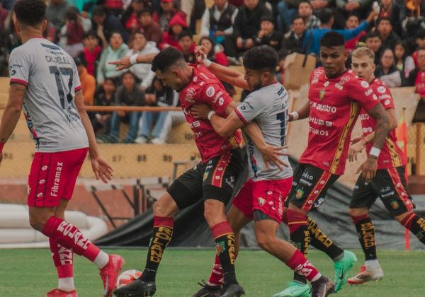 Deportivo Cuenca goleó 4-1 a El Nacional, los azuayos mostraron mayor nivel de juego durante todo el partido. (Dep. Cuenca).