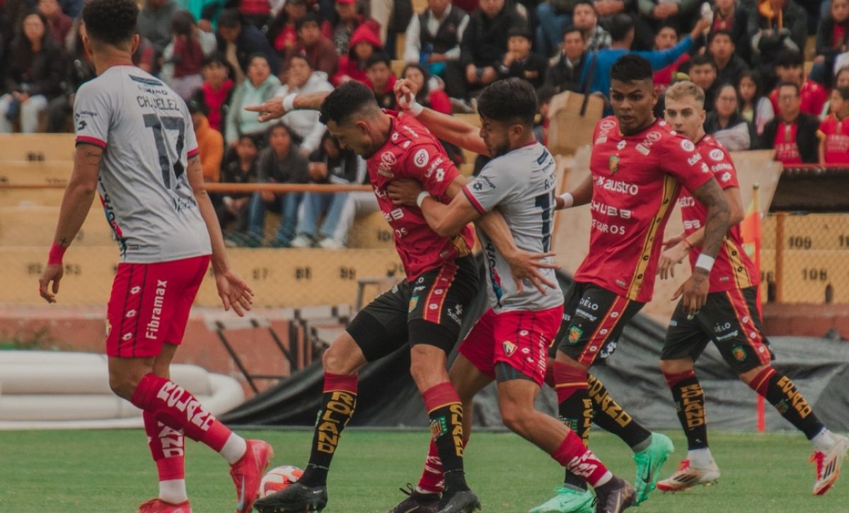 Deportivo Cuenca goleó 4-1 a El Nacional, los azuayos mostraron mayor nivel de juego durante todo el partido. (Dep. Cuenca).