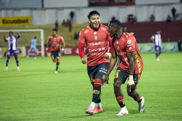 Deportivo Cuenca vence por 2-0 a T. Universitario en el arranque de la fecha 13 de la LigaPro