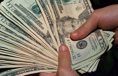 Los delincuentes se llevaron el dinero de las ventas del día luego de herir al guardia de seguridad.