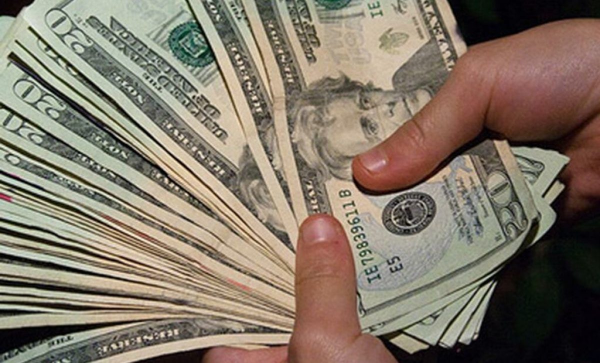 Los delincuentes se llevaron el dinero de las ventas del día luego de herir al guardia de seguridad.