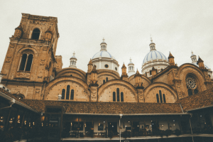 Cuenca se prepara para un martes fresco con ligeras lluvias y cielo mayormente nublado
