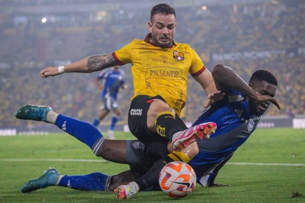 Doblete de Rivero en el Clásico del Astillero lo consagra como jugador de la fecha
