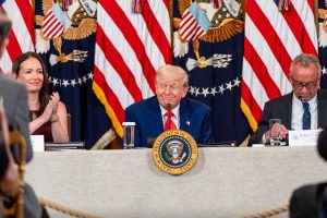 Donald Trump aborda el aumento de diagnósticos de autismo en Estados Unidos y dice que debe ser algo del exterior