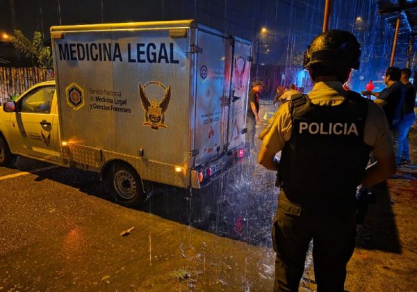 Dos hermanos atacados a balazos en Babahoyo una mujer murió y otro resultó herido