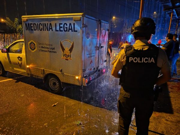 Dos hermanos atacados a balazos en Babahoyo una mujer murió y otro resultó herido