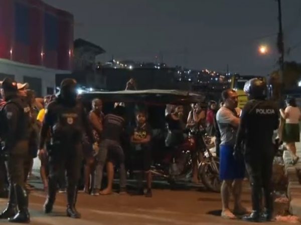 Dos hombres, quienes eran ocupantes de una tricimoto, resultaron asesinados tras un violento ataque armado registrado en el norte de Guayaquil.
