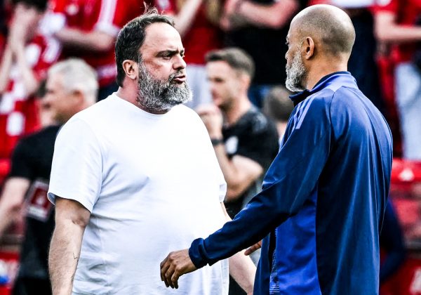 Dueño del Nottingham Forest reclama al entrenador Nuno Espírito Santo tras empate 2-2 ante el descendido Leicester