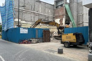 El proceso de demolición del edificio inició hace dos semanas. Se continuará con el retiro de los escombros.