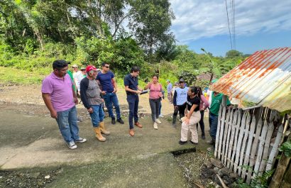 Funcionarios del Municipio de Jipijapa realizaron un recorrido con habitantes de la parroquia El Anegado.